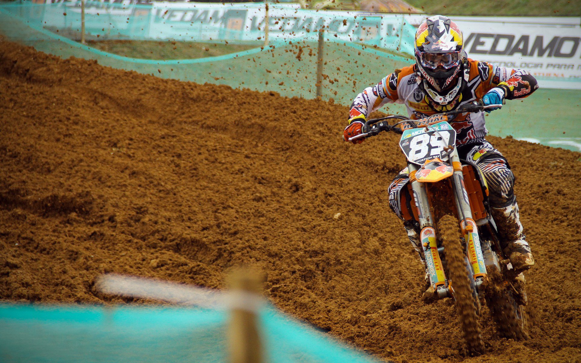 安菲尔德惊魂夜，利物浦狂轰滥炸，孙兴慜独木难支，热刺后防线沦为筛子，安菲尔德惊魂夜，利物浦狂轰滥炸，热刺后防成筛子